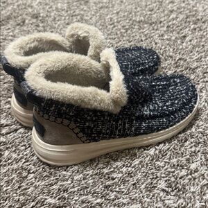 Hey Dude Denny Tan light shimmer woman slip on shoe size 5